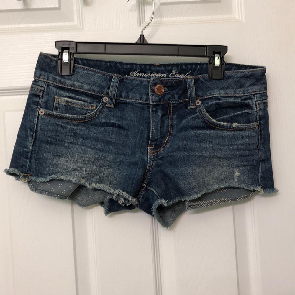 American Eagle cut off denim shorts! Size 4